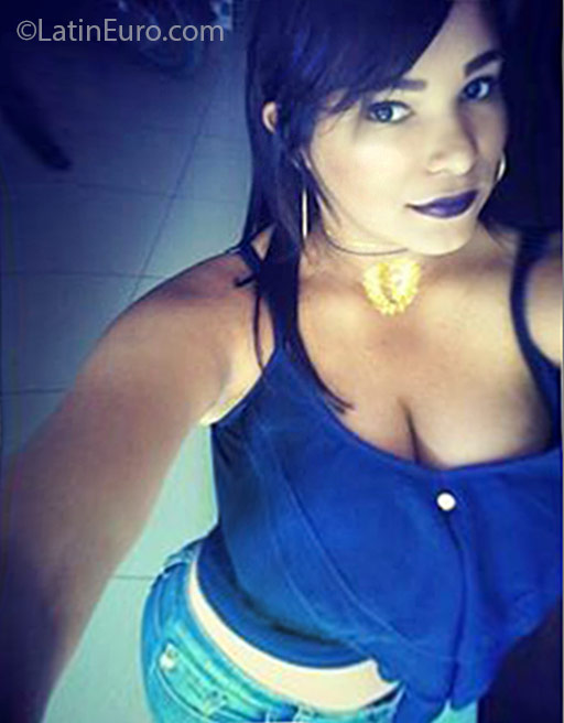 Date this sultry Dominican Republic girl Carolina from Santo Domingo DO24549