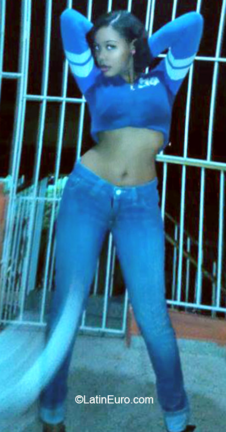 Date this exotic Dominican Republic girl Ayiesia from Santo Domingo DO24575
