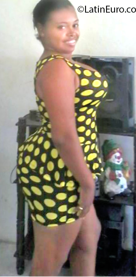 Date this nice looking Dominican Republic girl Patricia from San Pedro de Macoris DO24579