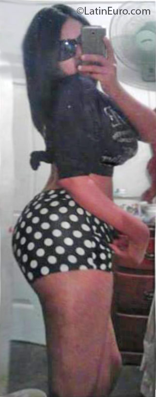 Date this exotic Dominican Republic girl Nicole from Santo Domingo DO24583