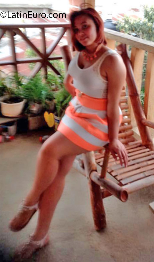 Date this athletic Dominican Republic girl Stefany from Santo Domingo DO24646