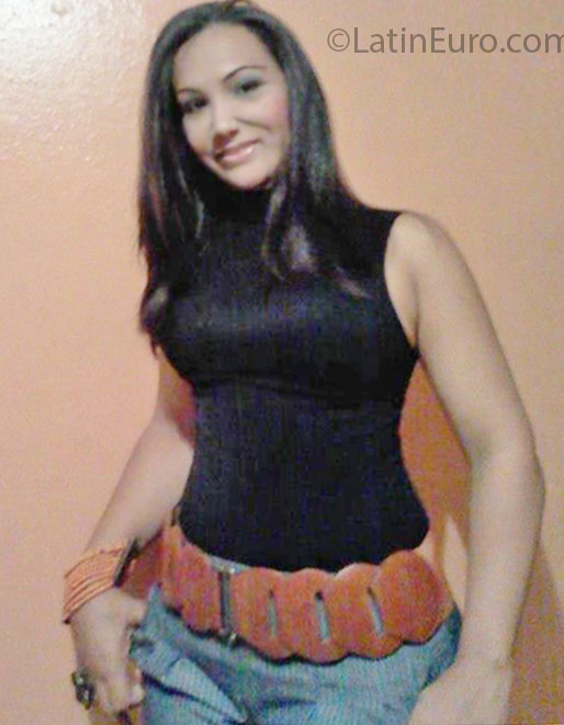Date this stunning Dominican Republic girl Maria from Santo Domingo DO24666