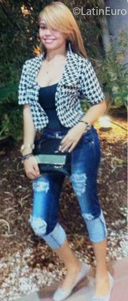 Date this young Dominican Republic girl Shantie from Santo Domingo DO24673