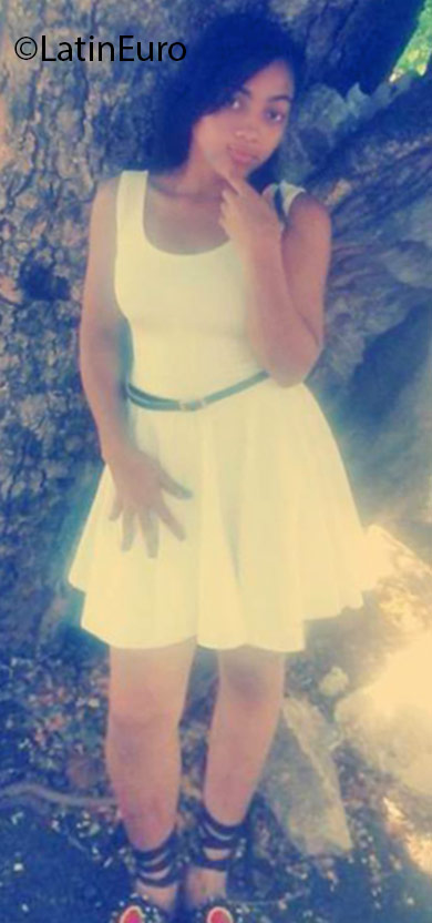 Date this hot Dominican Republic girl Desli from Santiago DO24680