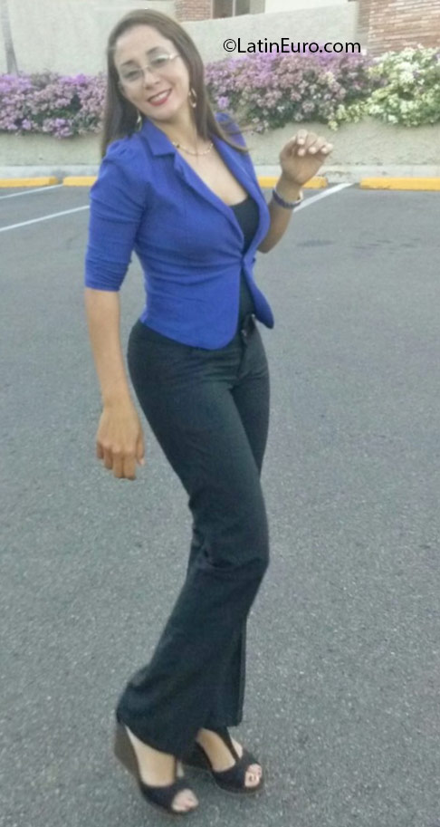 Date this tall Dominican Republic girl Libeth from La Vega DO24759