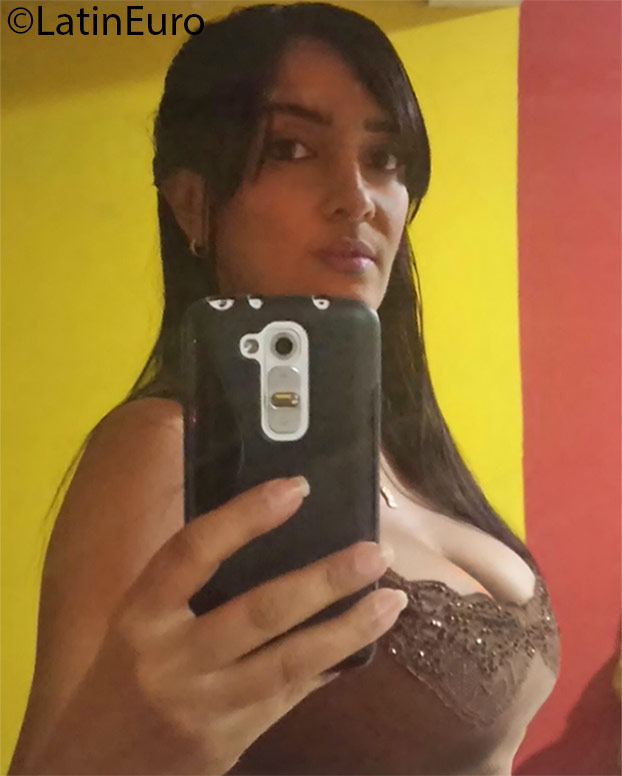 Date this attractive Dominican Republic girl Raquel from Santo Domingo DO24861