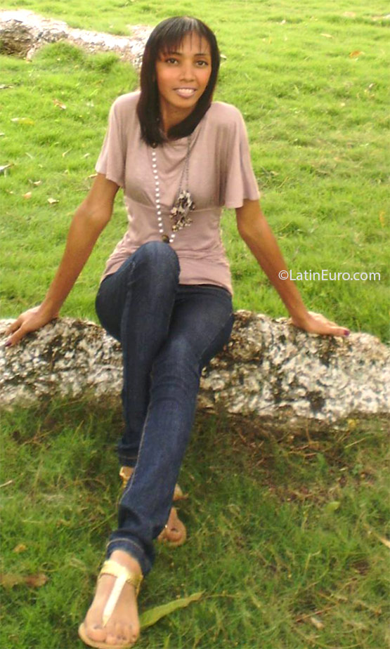 Date this foxy Dominican Republic girl Johanny from Santo Domingo DO24865