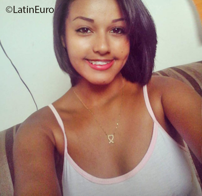 Date this fun Brazil girl Nargyola from Maceio BR9575