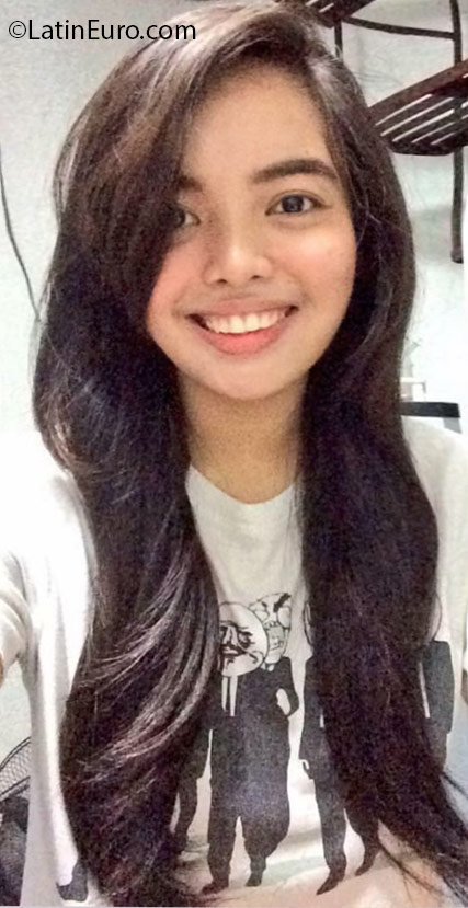 Date this nice looking Philippines girl Sunshine from Manila PH878