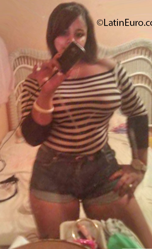 Date this sultry Dominican Republic girl Annelina from Santiago DO25020
