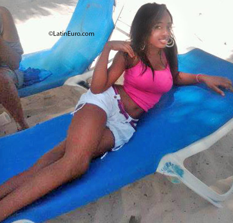 Date this delightful Dominican Republic girl Perla from Santo Domingo DO25033
