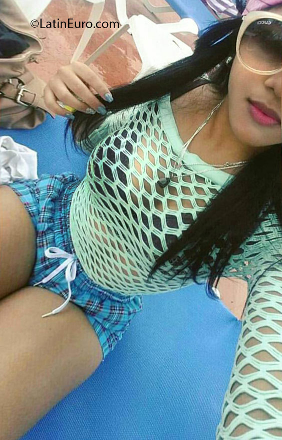 Date this good-looking Dominican Republic girl Shantal from Santo Domingo DO25040