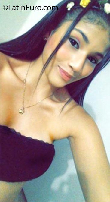 Date this sensual Colombia girl Tatiana from Cali CO18708