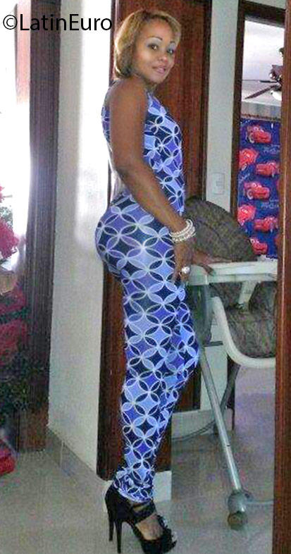Date this sensual Dominican Republic girl Perla from Santo Domingo DO25072