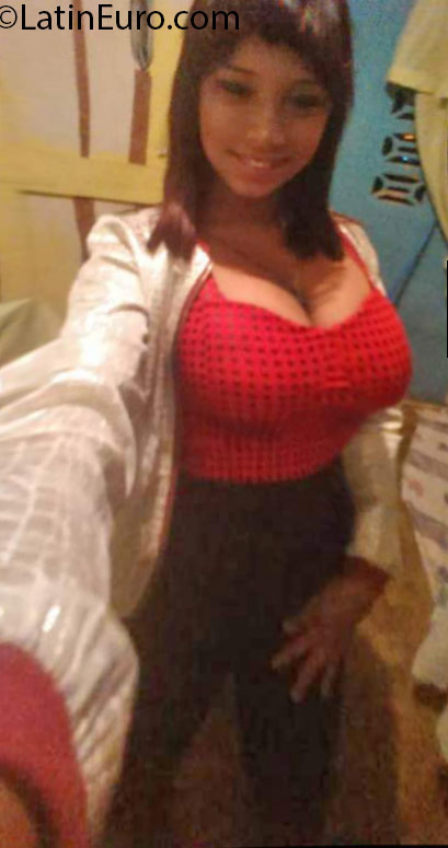 Date this hard body Dominican Republic girl Milagros from Santo Domingo DO25081