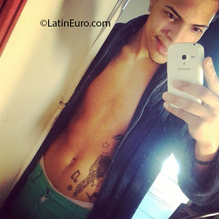 Date this fun Dominican Republic man Yeuri from Santo Domingo DO25140