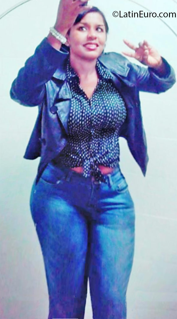 Date this good-looking Dominican Republic girl Solange from Santo Domingo DO25183