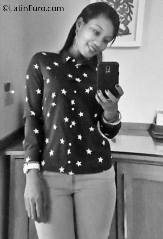 Date this delightful Dominican Republic girl Suzi from Santo Domingo DO25186