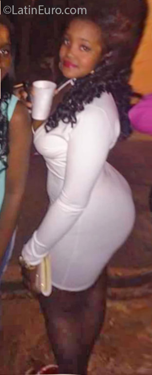 Date this stunning Dominican Republic girl Rafelina from Santo Domingo DO30554