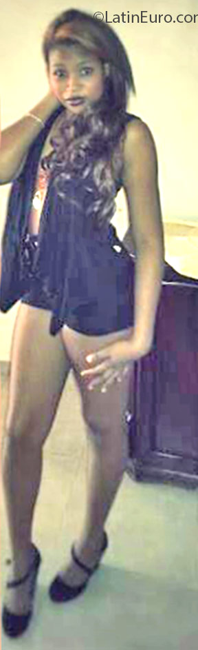 Date this beautiful Dominican Republic girl Yasmin from Santo Domingo DO25231