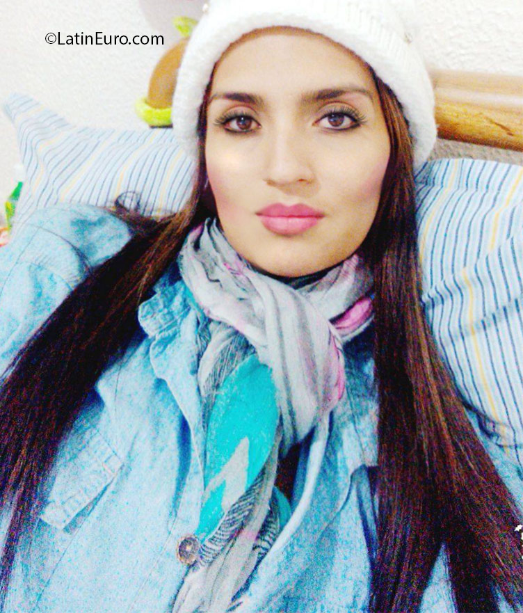 Date this athletic Colombia girl Yurany from Bogota CO18775