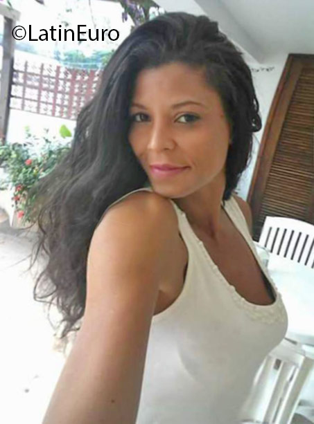 Date this athletic Brazil girl Beatriz from Rio De Janeiro BR9624