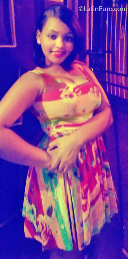Date this charming Dominican Republic girl Hony from Santo Domingo DO25266