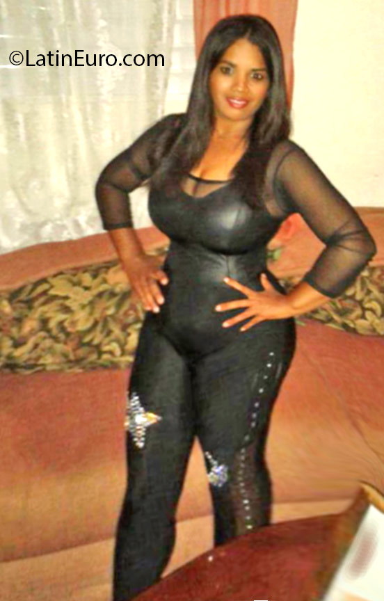 Date this good-looking Dominican Republic girl Andrais from Santo Domingo DO25268