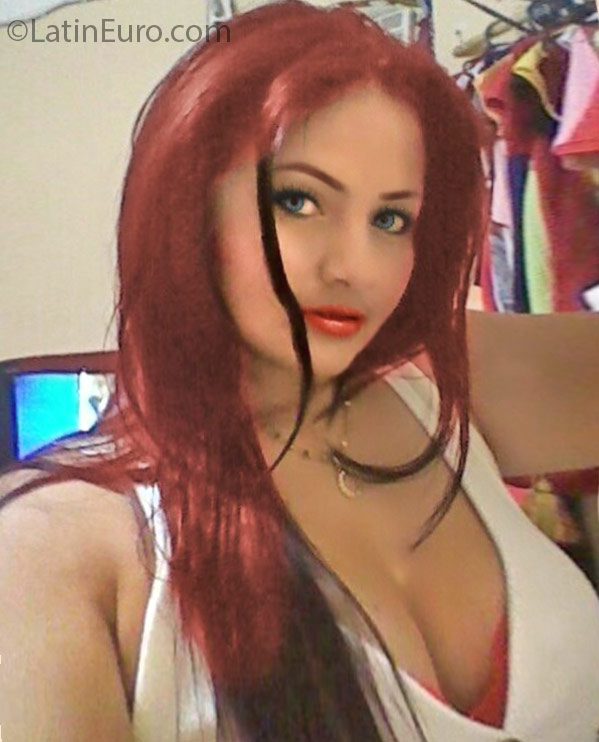 Date this foxy Colombia girl Caterin from Cartagena CO18789