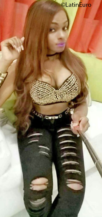 Date this hard body Dominican Republic girl Heidy from Santo Domingo DO25273