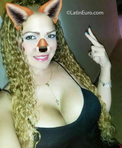 Date this georgeous Dominican Republic girl Angela from Santo Domingo DO25426