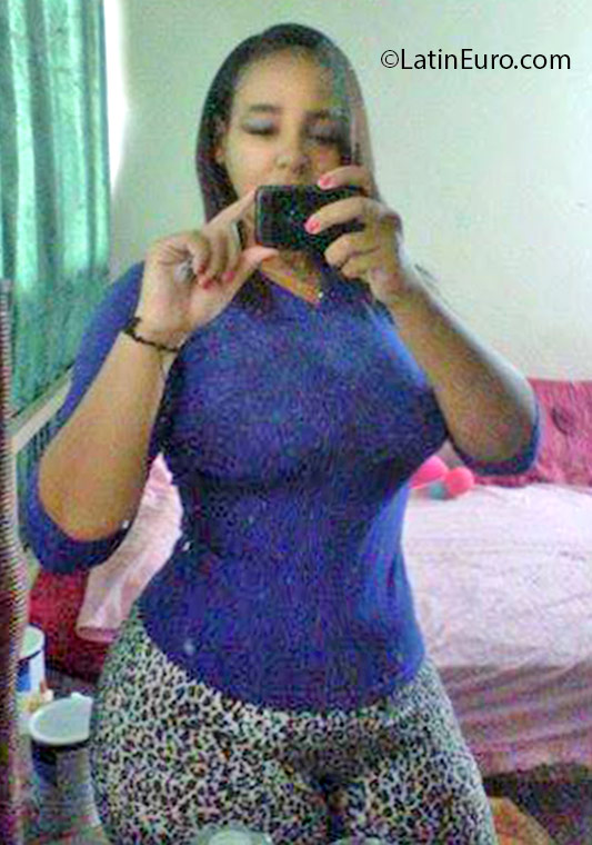 Date this fun Dominican Republic girl Leshnia from San Pedro De Macoris DO25438