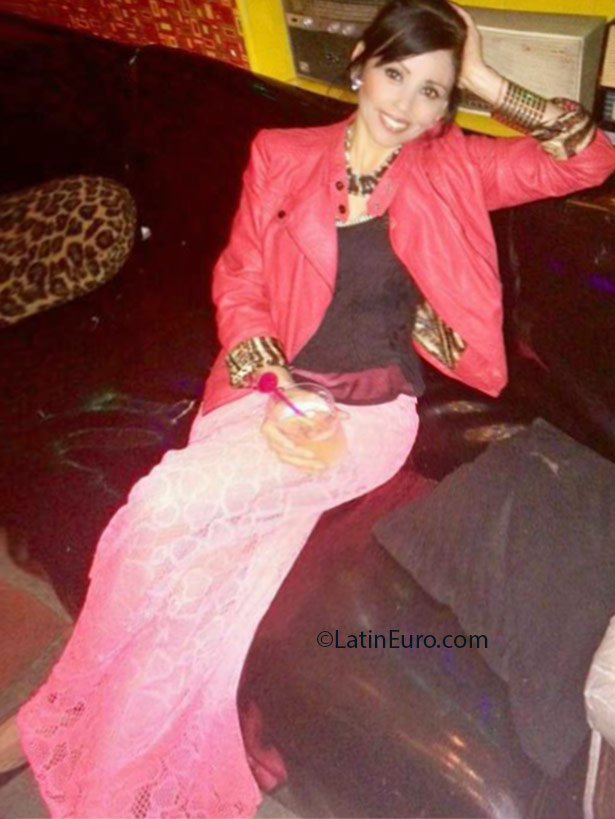 Date this sensual Colombia girl Claudia from Envigado CO18853