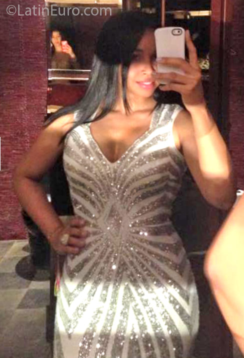 Date this funny Dominican Republic girl Caterine from Santo Domingo DO25565