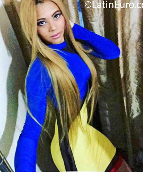 Date this nice looking Dominican Republic girl Cheveli from Santo Domingo DO25583