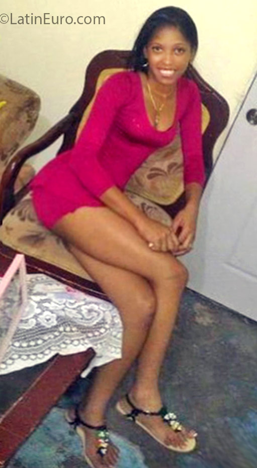Date this charming Dominican Republic girl Esther M Vicios from Santo Domingo DO25607