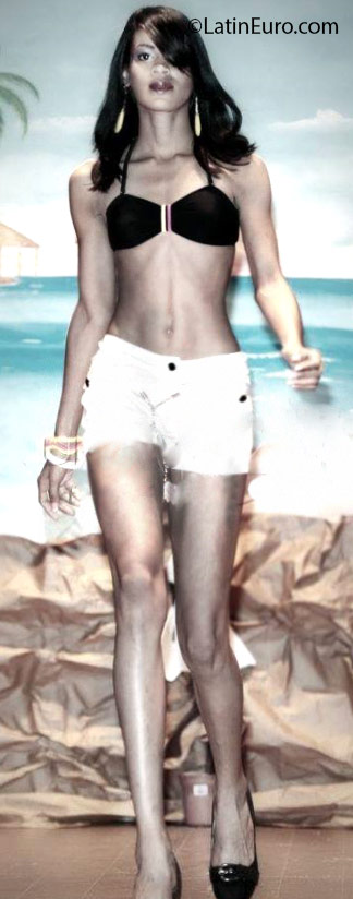 Date this pretty Dominican Republic girl Yenifrie from Moca DO25615