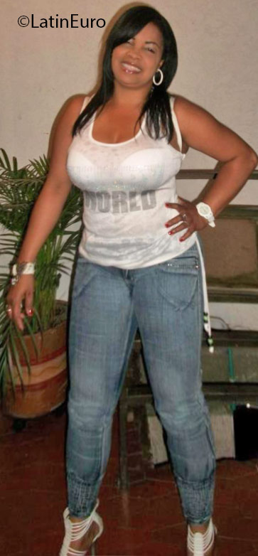 Date this good-looking Colombia girl Sandra from Cali CO18901