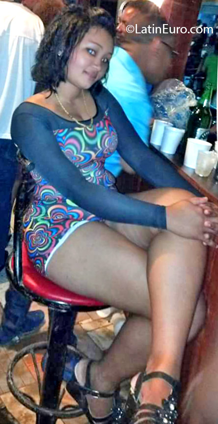 Date this good-looking Dominican Republic girl Stefanie from Santo Domingo DO25629