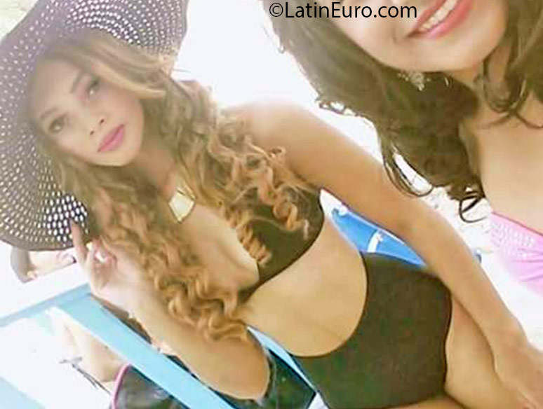 Date this happy Dominican Republic girl Johanni from puerto plata DO25643