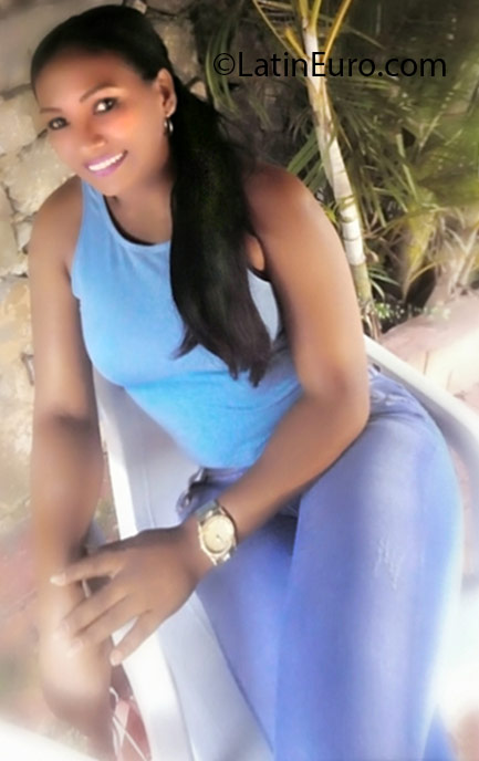 Date this attractive Dominican Republic girl Leslye from Santo Domingo DO25644