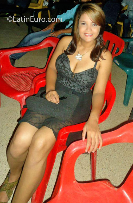 Date this nice looking Panama girl Elvia from Panama City PA969