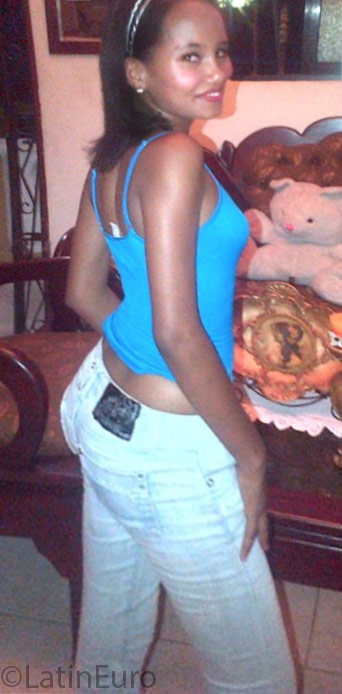 Date this athletic Dominican Republic girl Idalina from Santiago DO25694