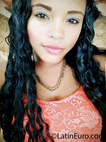 Date this stunning Dominican Republic girl Naikey from Santo Domingo DO25700