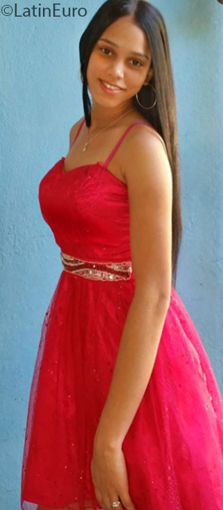 Date this hard body Dominican Republic girl Irene from Santiago DO25703