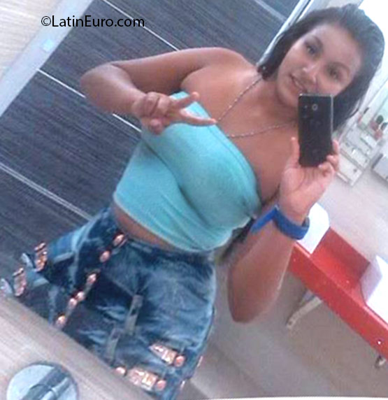 Date this sensual Colombia girl Nathalia from Cali CO18930