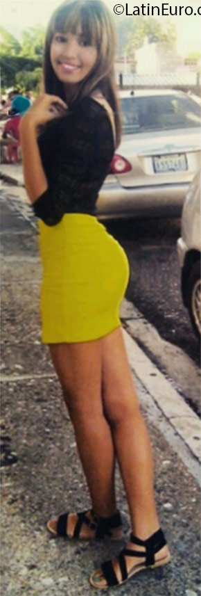Date this georgeous Dominican Republic girl Isamial from Santo Domingo DO25705
