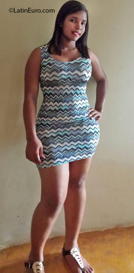 Date this georgeous Dominican Republic girl ARISLEIDY from Santo Domingo DO25755