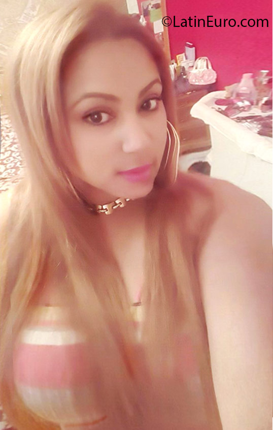 Date this sultry Spain girl Aracelis from Barcelona ES342