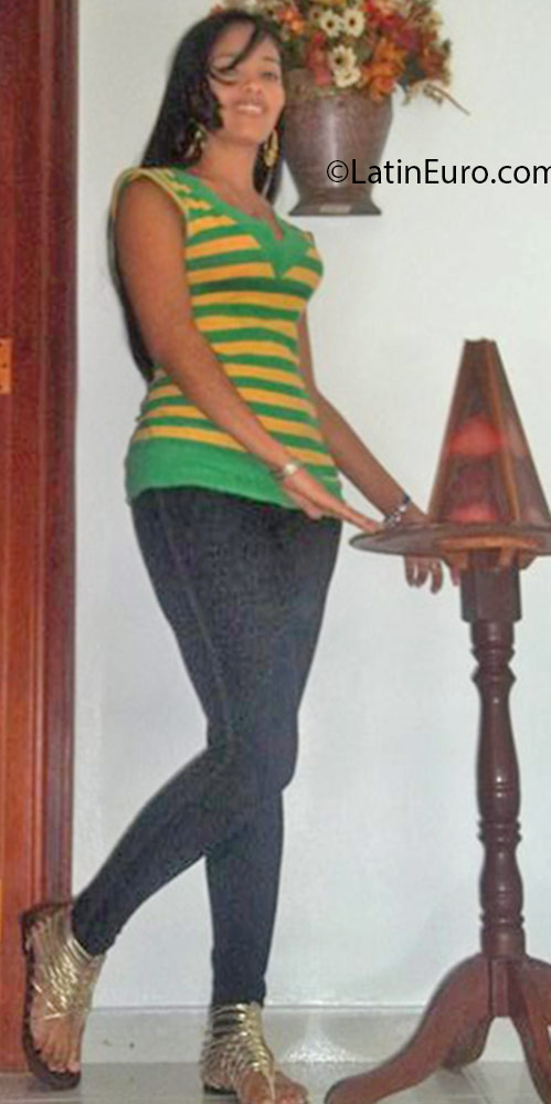 Date this fun Dominican Republic girl Yavely from Santo Domingo DO25788